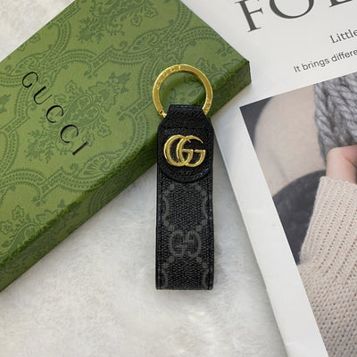 Sophisticated Gucci Keychain in Premium Metal and Leather