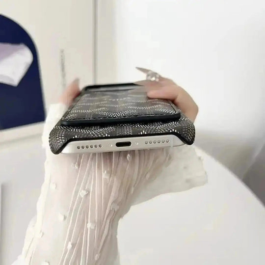 Wine Chevron Magnetic Card Holder Case product image 3 | Easy-Cases