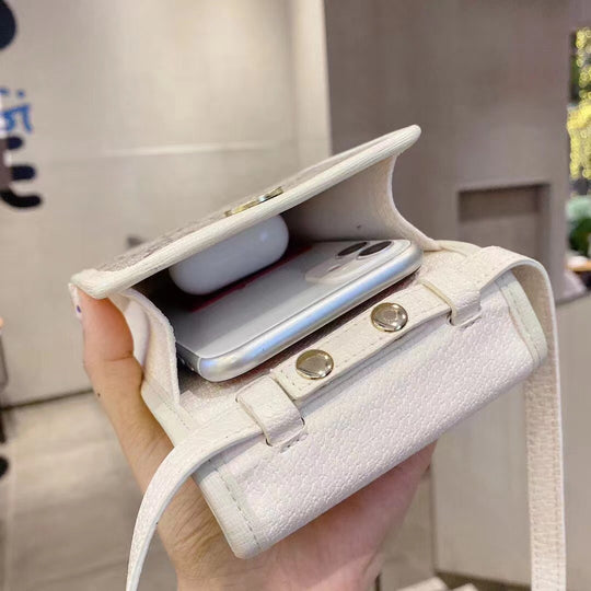 Signature Vertical Crossbody Phone Pouch product image 4 | Easy-Cases