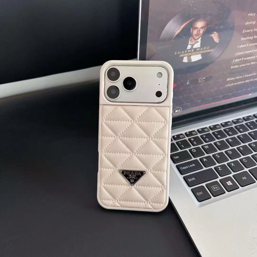 Triangle Quilted iPhone Case - product image 3 | Easy-Cases