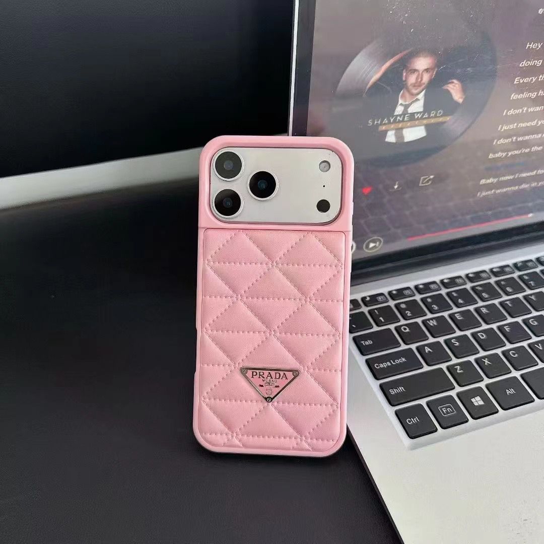 Triangle Quilted iPhone Case - product image 4 | Easy-Cases